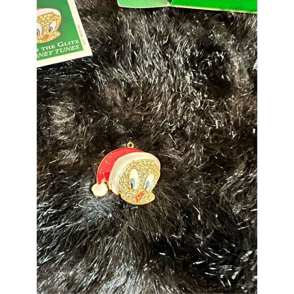 Hallmark Keepsake/Looney Tunes - Putting On The Glitz  Miniature - QXM5111  2004 - Picture 2 of 3